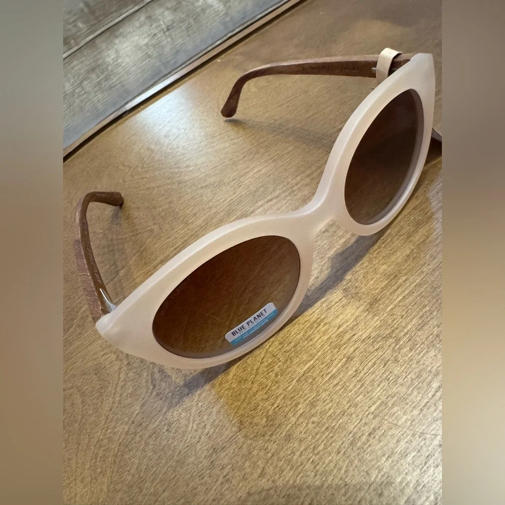 Blue planet eyewear recycled wood and plastic polarized sunglasses NWT